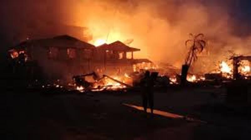 Kebakaran Dasyat Pasar Lama Siak (Rumah Merah), ini dia  video rekamannya.