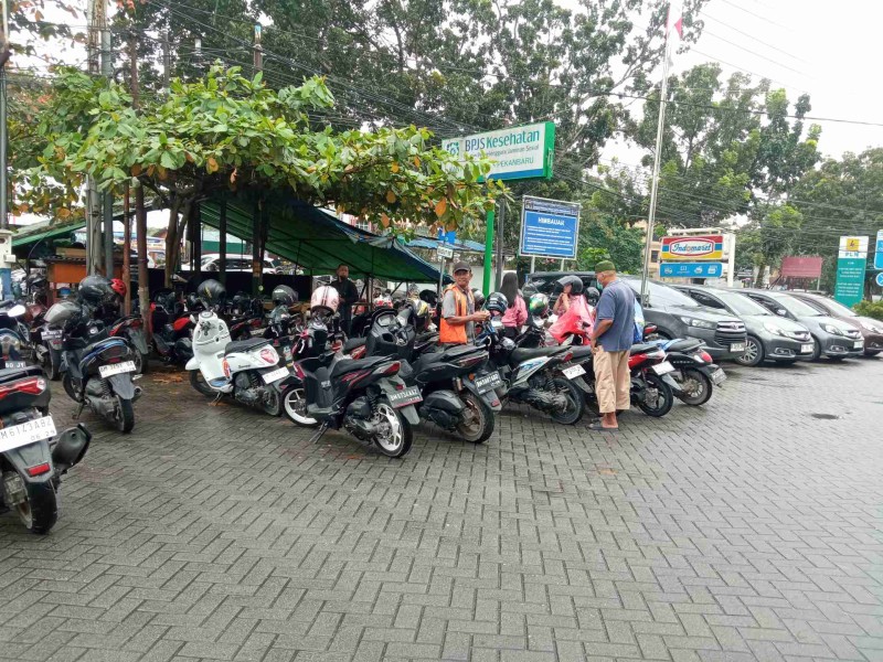 Wali Kota Pekanbaru Bakal Gratiskan Kembali Parkir Kendaraan di Minimarket