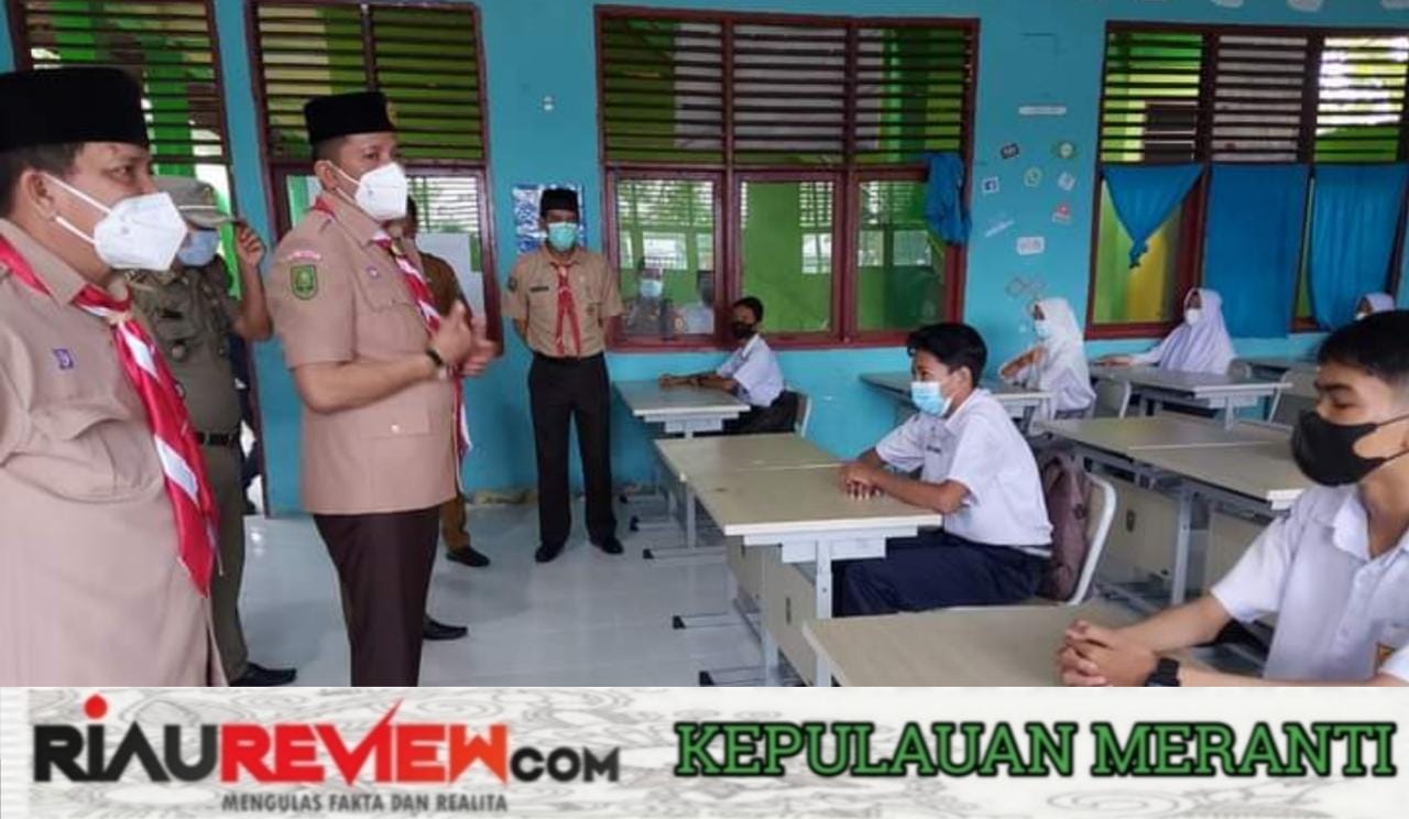 Bupati H. Muhammad Adil Tinjau Hari Pertama Proses Belajar Tatap Muka