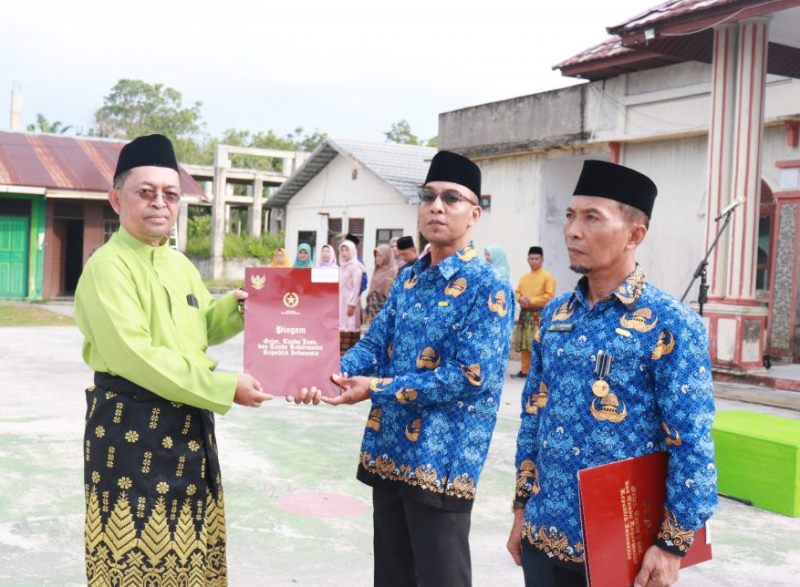 HUT Kemerdekaan RI ke-78, Dua Pegawai STAIN Bengkalis Terima Tanda Kehormatan