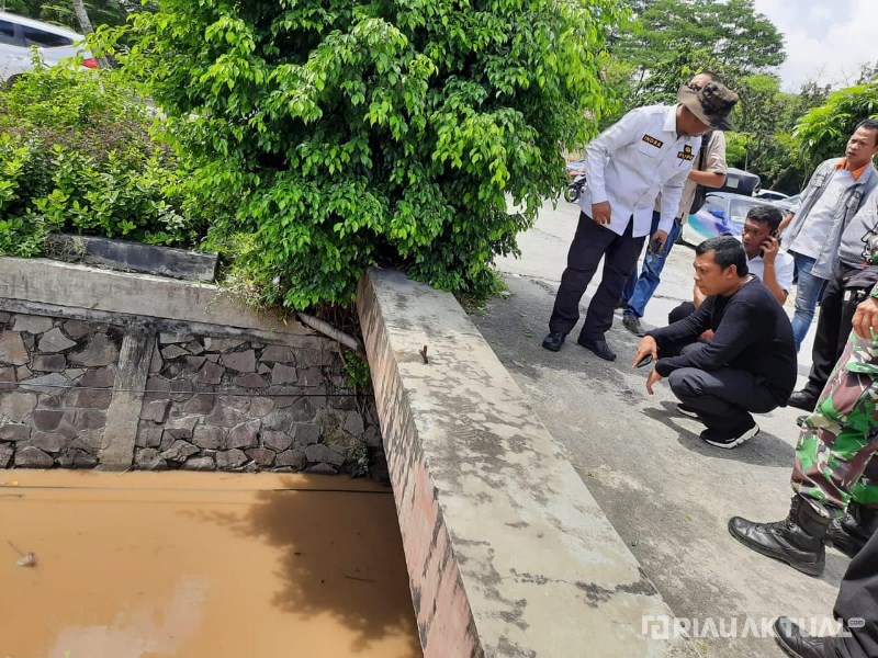 Pj Walikota Pekanbaru Turun Lapangan Pastikan Penanganan Banjir Terlaksana