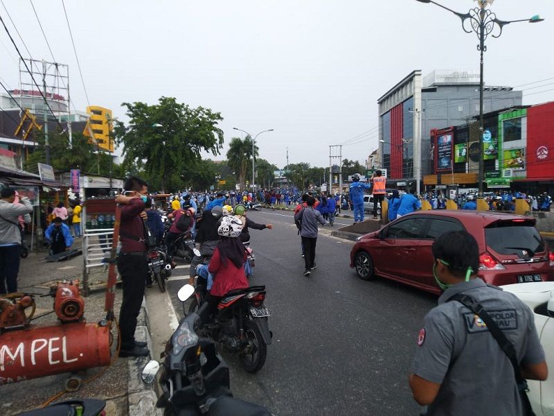 Aksi Penolakan UU Cipta Kerja di Pekanbaru, Gas Air Mata Ditembakkan