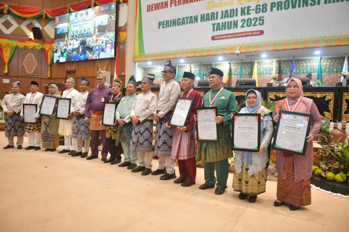 Hari Jadi ke-68 Tahun, Pemprov Beri Tanda Jasa Kepada 8 Pahlawan Riau