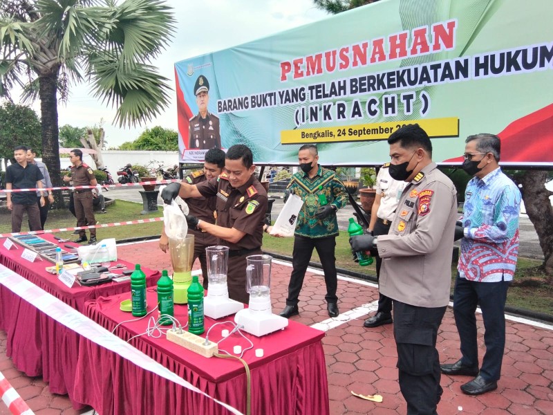 Kejari Bengkalis Musnahkan BB 111 Perkara Inkracht