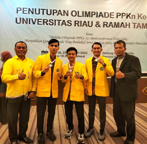 Tim Mahasiswa Fakultas Hukum Unilak Juara Tiga Lomba Debat Tingkat Nasional