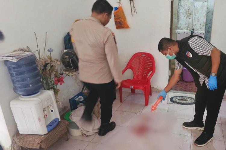 Tragedi Cinta Segitiga, Guru di Dumai Ditemukan Tewas di Kontrakan