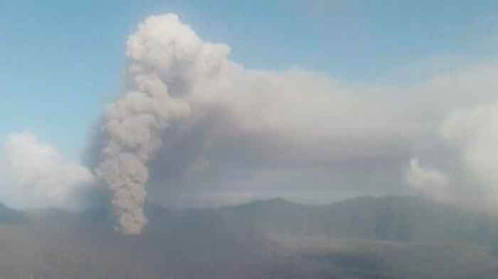 Dihujani Abu Vulkanik Bromo, Warga Sebut Itu Berkah