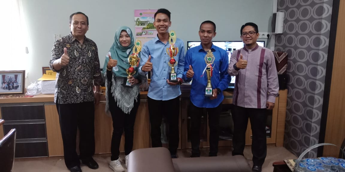 3 Mahasiswa Fekon Unilak Raih Juara English Speech Contest