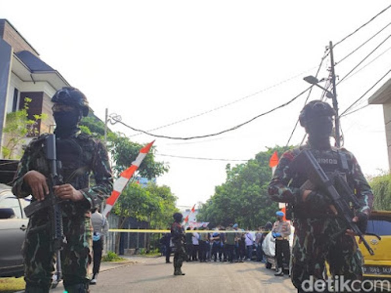 Jelang Pengumuman Tersangka Baru, Brimob Datangi Rumah Ferdy Sambo