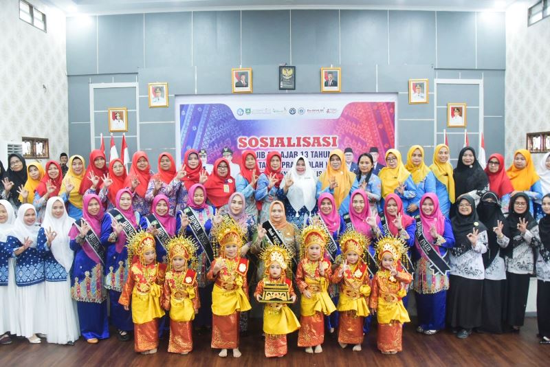 Bupati Kasmarni Ajak Semua Pihak Sukseskan Program Wajib Belajar 13 Tahun