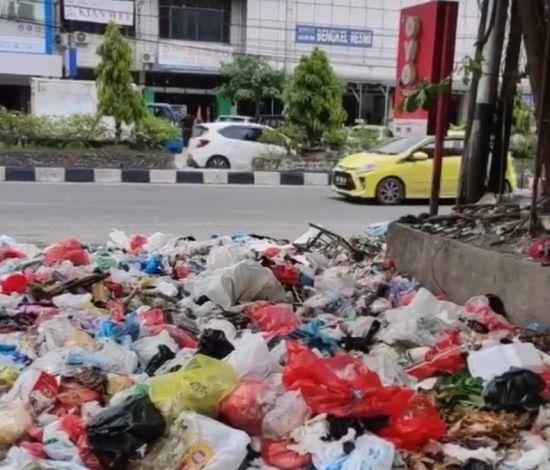 Sampah Kembali Menumpuk di Pekanbaru, DLHK Sebut Ada Persoalan Administrasi
