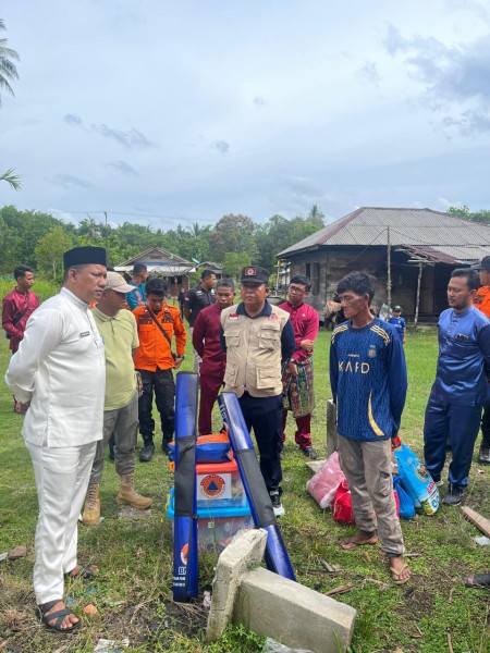 Pemkab Kepulauan Meranti Salurkan Bantuan Sosial untuk Warga Terdampak Bencana di Desa Maini