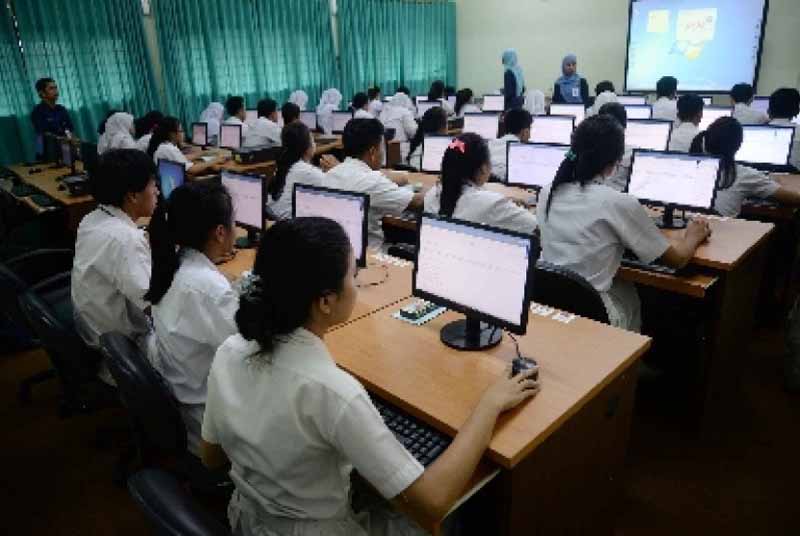Soal Dipersulit, Nilai UN SMA dan SMK se-Indonesia Menurun
