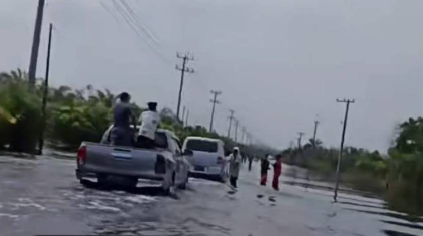 Titik Terdalam Banjir Km 83 Lintas Timur Mulai Surut