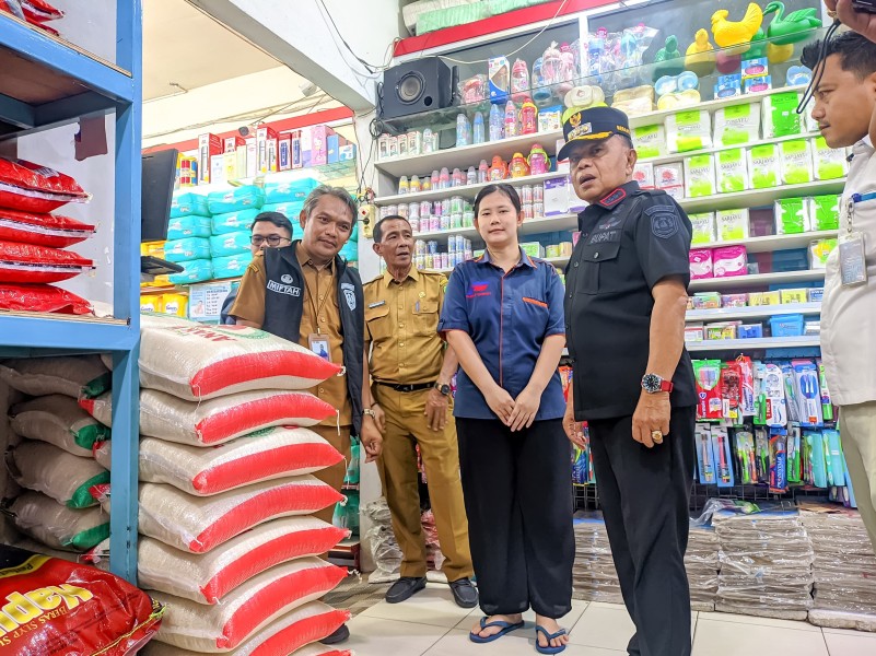 Tinjau Ketersediaan Beras, Pastikan Stok Aman dan Harga Stabil