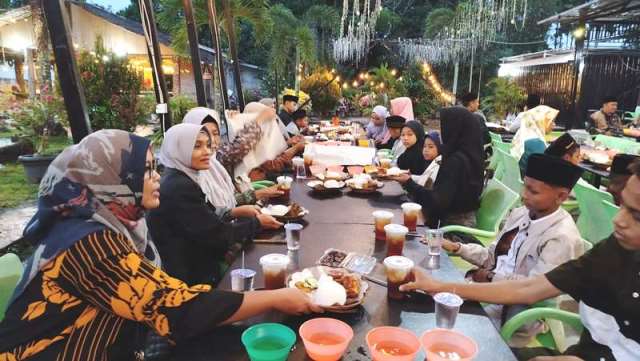 Bersama Mitra Kerja, LBH Jaringan Advokasi Masyarakat Buka Bersama dan Santuni Anak Yatim