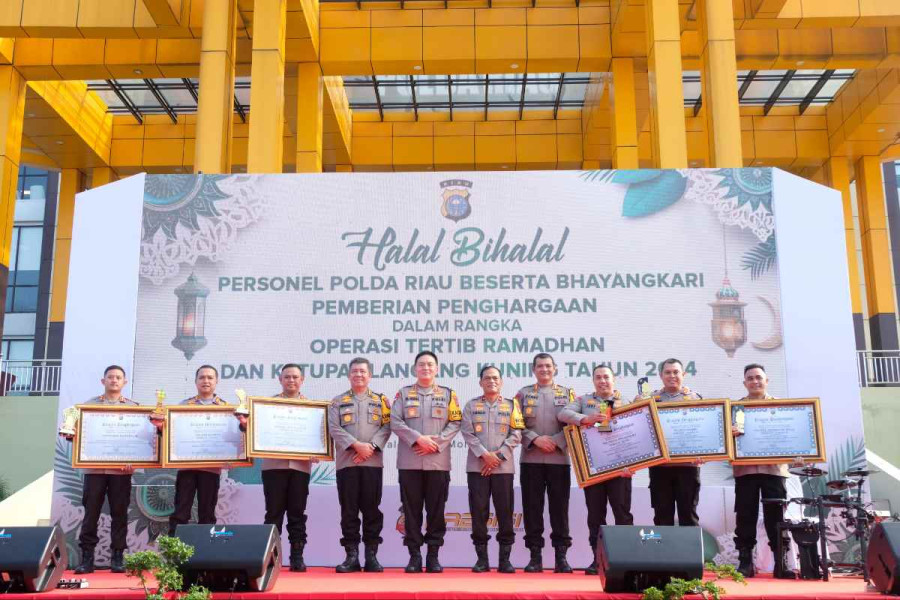 Angka Lakalantas  Lebaran 2024 Turun Drastis, 6 Kapolres di Riau Terima Penghargaan