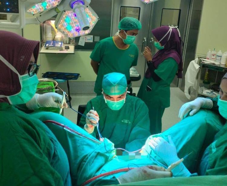 Tim Dokter RSUD Arifin Achmad Riau Sukses Lakukan Operasi Wanita Tak Miliki Lubang Kemaluan