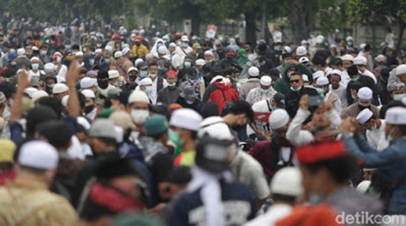 Polisi Pulangkan Ratusan Simpatisan HRS yang Diamankan di Polres Jaktim