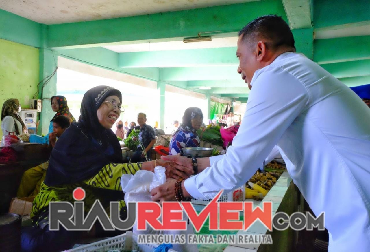 Pemkab Kepulauan Meranti Salurkan Ribuan Paket Sembako Ramadhan