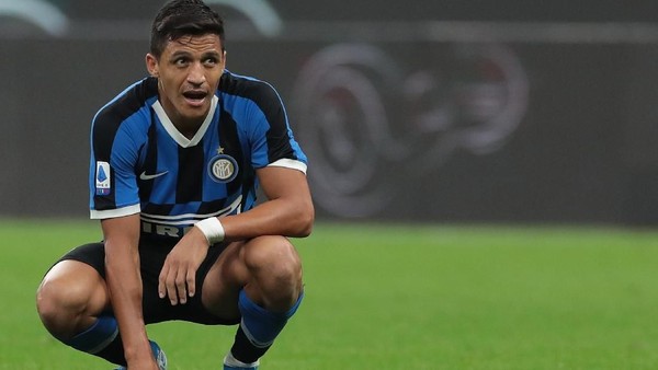 Patung Alexis Sanchez Dirusak