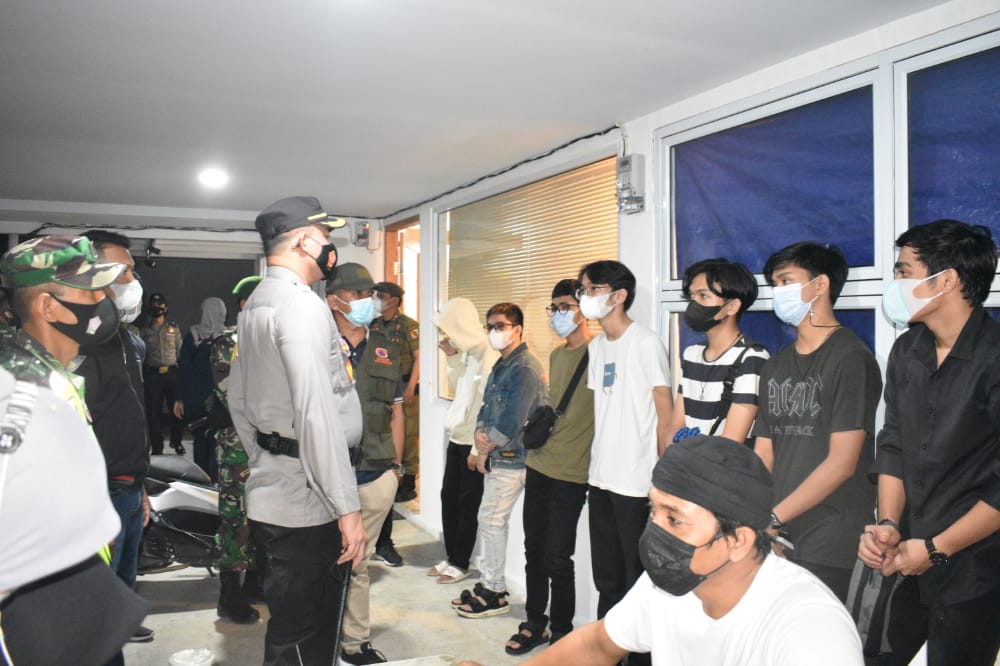 Kapolresta Pekanbaru Pimpin Operasi Yustisi Gabungan, Puluhan Pemuda Melanggar ProKes di Kota Pekanb
