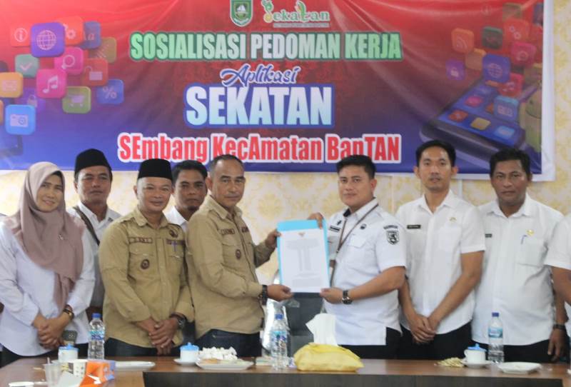 Upaya Tingkatkan Pelayanan Publik,Camat Bantan Sosialisasikan Penggunaan Aplikasi Sekatan