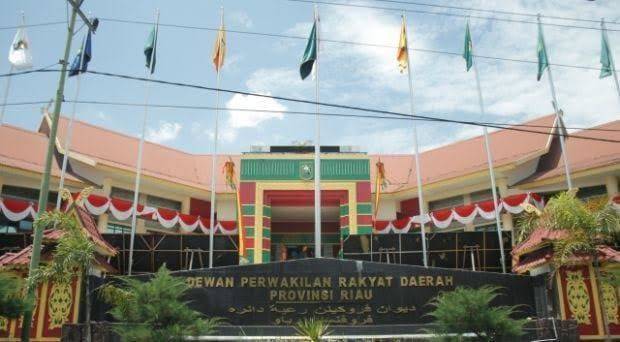 Beberapa Anggota DPRD Riau Pindah Partai Belum PAW, Kapan Batas Akhirnya?