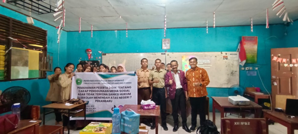 Dosen Fakultas Hukum Unilak  Laksanakan Pengabdian Kepada Masyarakat di SMAN 7 Pekanbaru