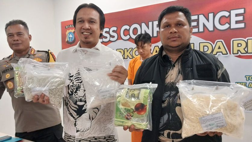 Diduga Dikendalikan Napi, Polda Riau Tangkap Pengedar, 9,5 Kg Sabu dan 9.000 Ekstasi Disita