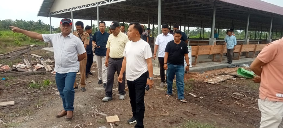Plt Bupati H. Asmar Tinjau Langsung Kandang Sapi di Desa Banglas