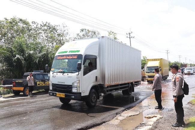 Banjir di Km 83 Jalintim Pelalawan Mulai Surut, Ketinggian Air Tinggal 15 cm