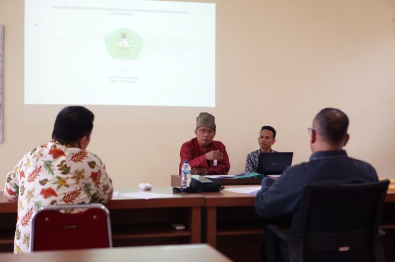 Anggota DPR RI Effendi Sianipar Sukses Jalani Seminar Proposal Tesis di Pascasarjana Unilak
