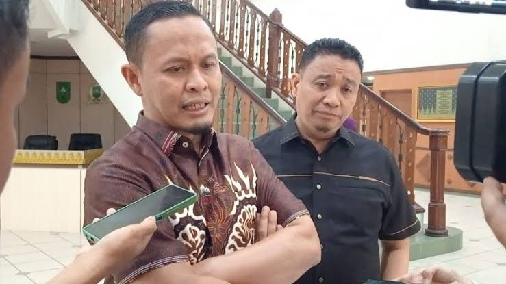 Pasca Pelantikan: Agung Nugroho Ikut Orientasi, Markarius Anwar Turun ke Jalan