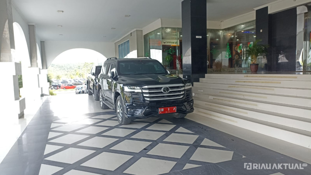 Efisiensi Anggaran, Wako Pekanbaru  Pakai Mobil Pribadi Ketimbang Pengadaan Mobil Dinas Baru