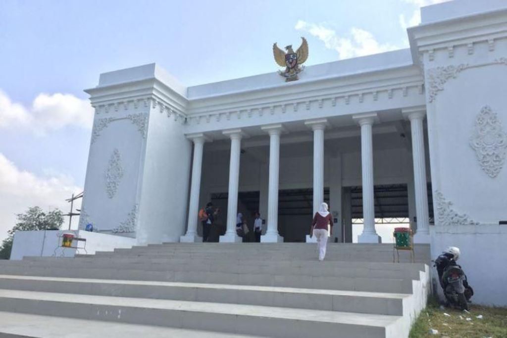 Viral Kantor Desa bak Istana Dibangun Pakai Dana Desa