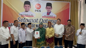 Edy Natar Nasution Serahkan Berkas Pendaftaran Bakal Calon  Gubri ke PKS