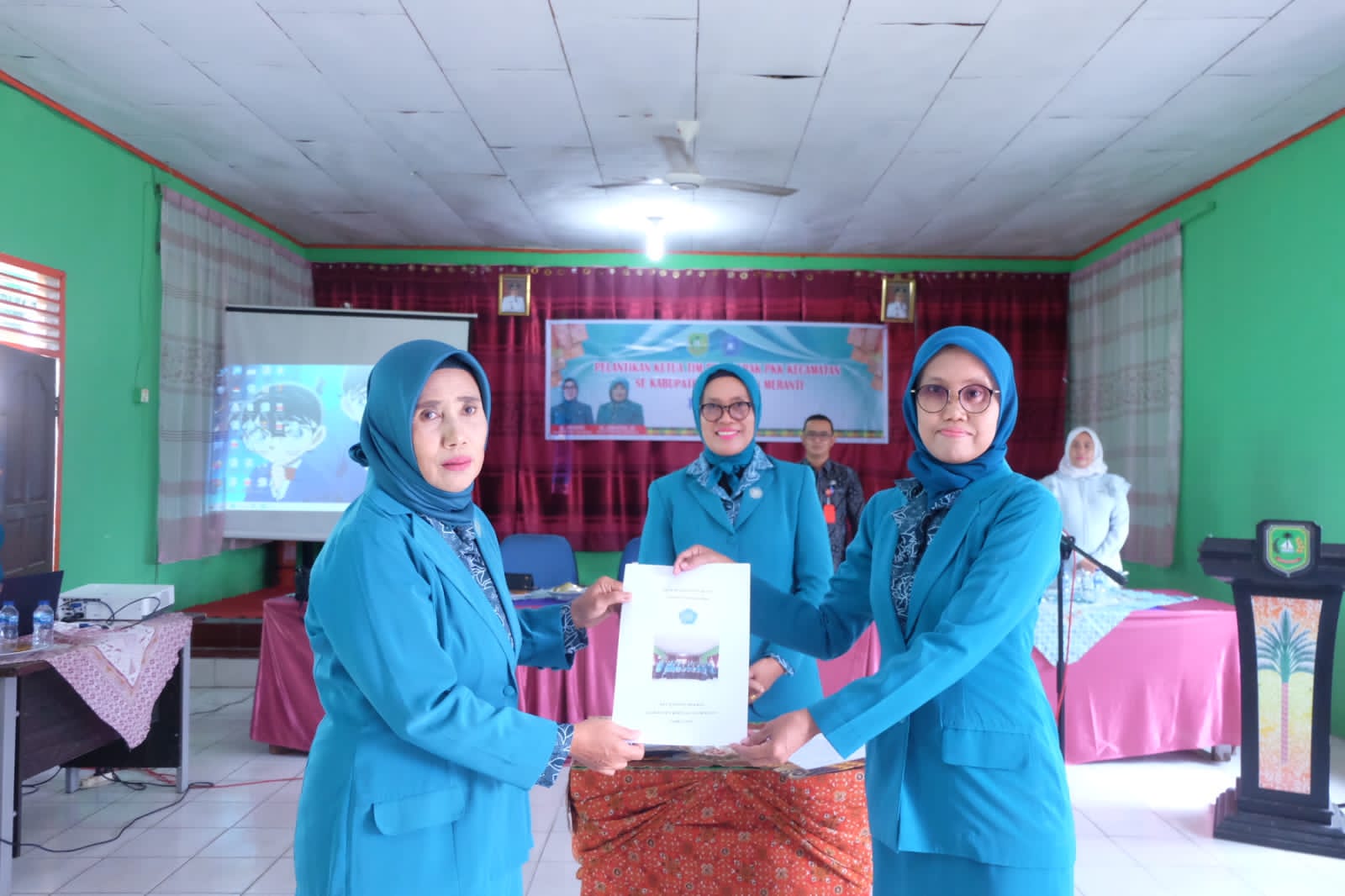 Hj. Rinarni Lantik Pengurus TP PKK di Dua Kecamatan