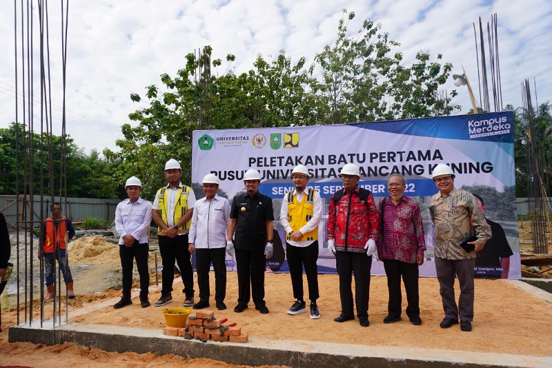 Gubri dan Anggota DPR RI Ir Effendi Sianipar Lakukan Peletakan Batu Pertama Pembangunan Rusun Unilak