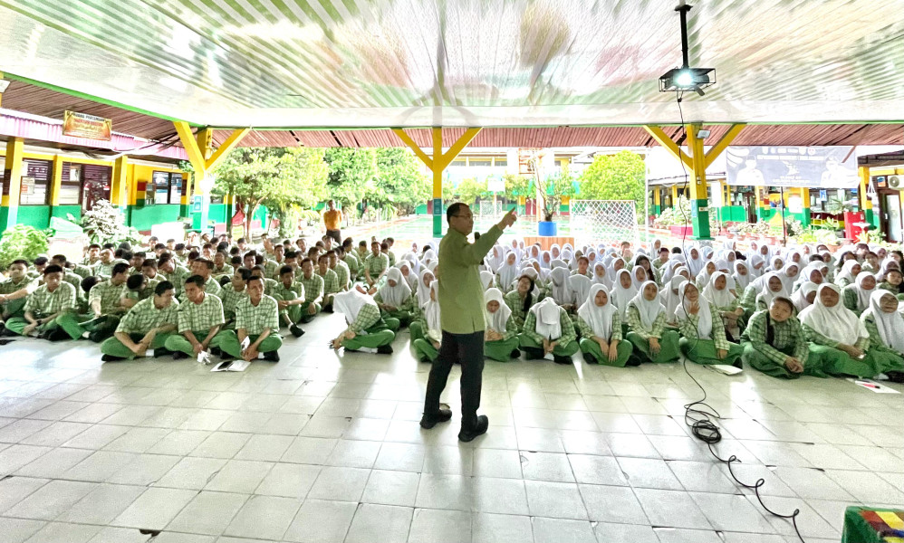 Ketua Forum Dewan Pendidikan Riau Dorong Siswa Lanjut Kuliah Untuk Indonesia Emas 2045