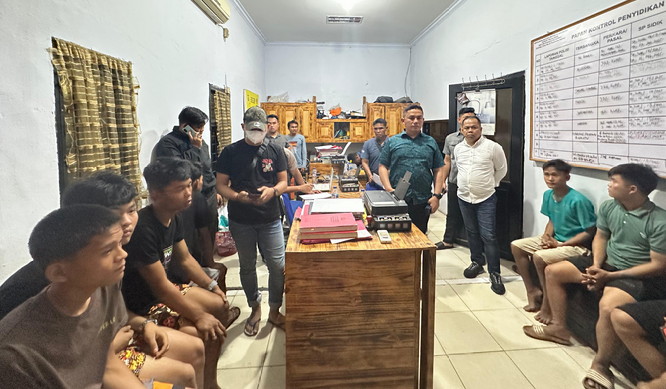 Bubarkan Tawuran Remaja, Kapolres Pelalawan Turun Tangan Lakukan Mediasi