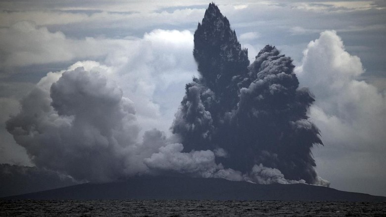 Dua Jam Berselang, Gunung Anak Krakatau Kembali Erupsi