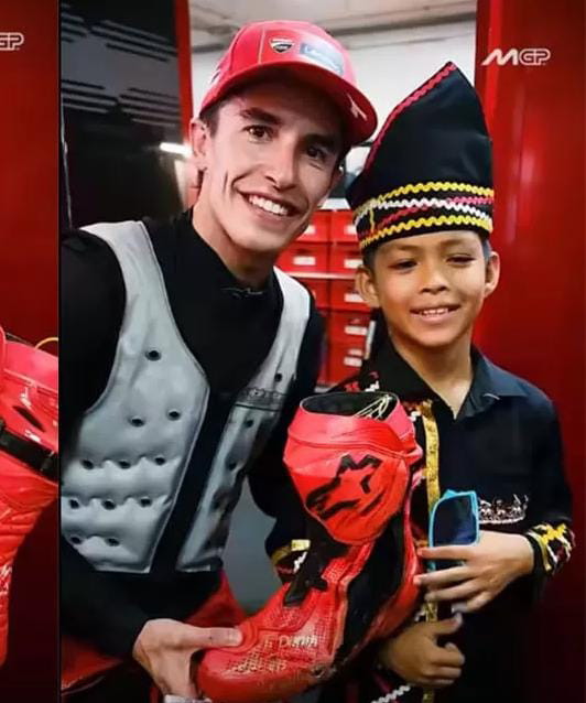 Bertemu Marc Marquez di Mandalika Dika Dikasih Sepatu MotoGP