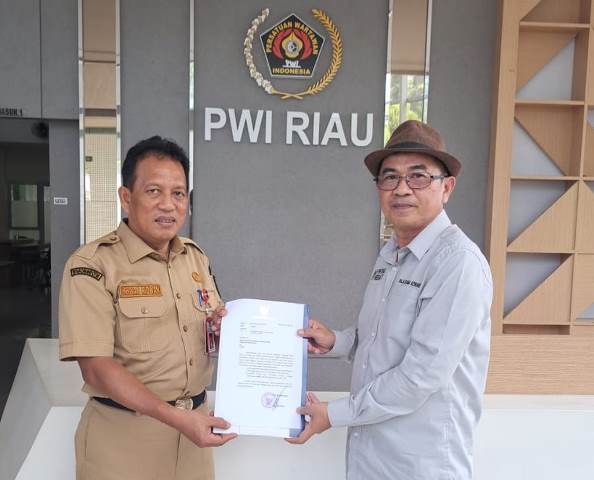 PWI Riau Terima Surat Dukungan Resmi HPN 2025 dari Pemprov Riau