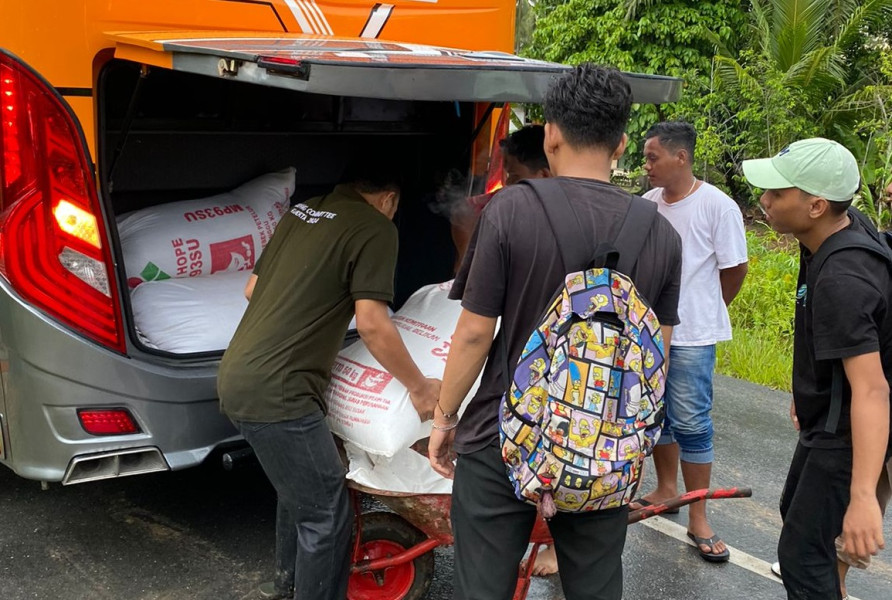 Dukung Program Presiden Prabowo, Dosen Pascasarjana Unilak Borong Panen Beras Petani Lokal Binaan