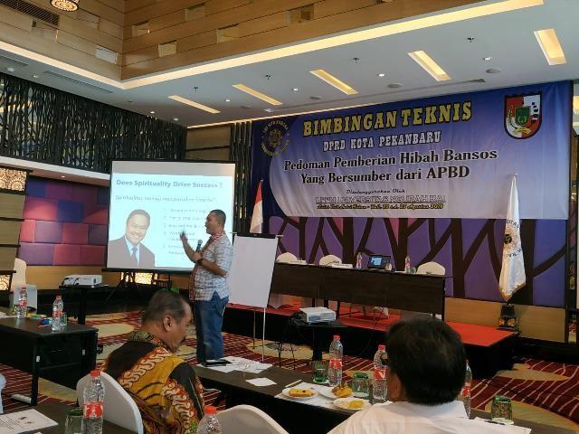 Tingkatkan Kapasitas dan Fungsi, Anggota DPRD Pekanbaru Gelar Bimtek di Bali