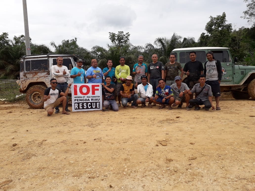 Persatuan IOF dan PPAT Kampar Memberikan Bantuan ke Desa Tanjung Karang