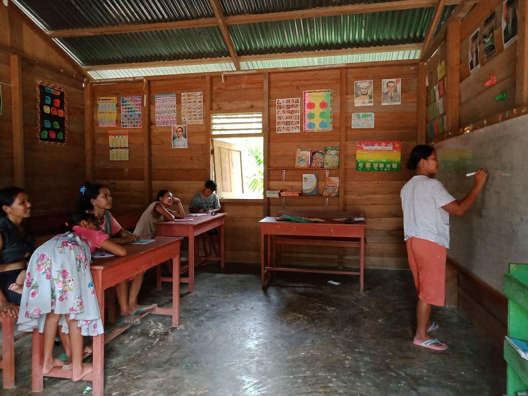 Niarti Habiskan Masa Remaja Di Pedalaman Riau, Entaskan Puluhan Buta Aksara