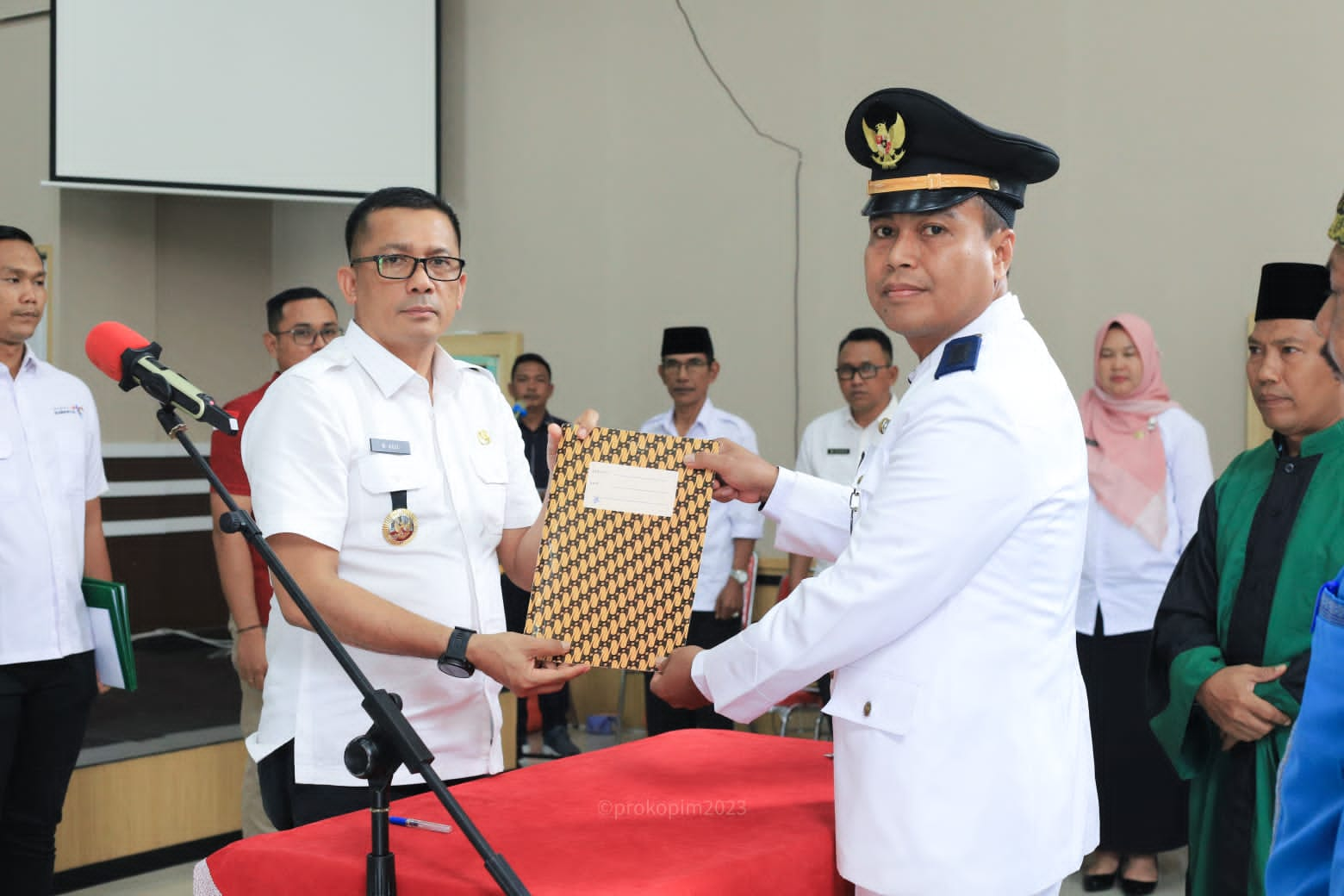 Bupati H. Muhammad Adil Lantik Pejabat  Administrator dan Pengawas