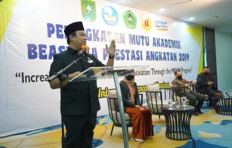 Ketua DPRD Riau Yulisman Beri Motivasi Mahasiswa Unilak Penerima Beasiswa Provinsi Riau